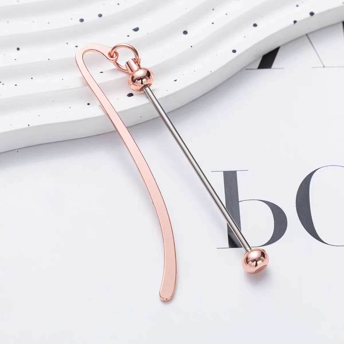 A-36 Bulk Wholesale Creative Metal Beaded Bookmarks, New DIY Cute Book Clips with Pendants for Kids and Students' Stationery