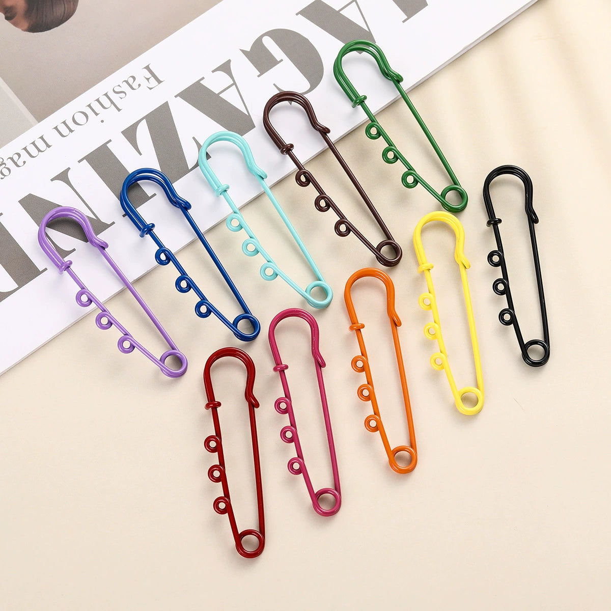 A-38 3-Hole Decorative Safety Pin / Large Brooch for DIY Clothing Accessories, Waist-Cinching Clip, Anti-Gape Security Pin